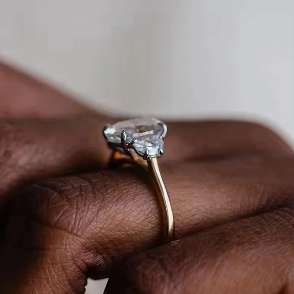 PuBang تألق 3EX VVS1 D اللون 4.5 CT مويسانيتي خاتم الخطوبة امرأة سحق الجليد البيضاوي 18 كيلو الذهب مع نصف أقمار لحفل الزفاف
