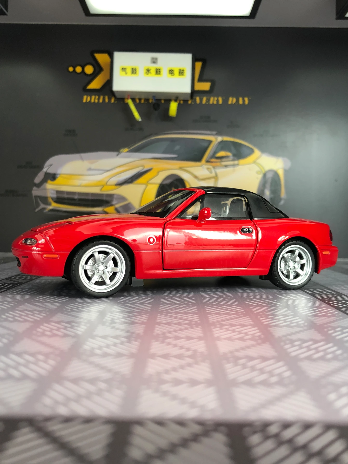 

1:32 имитация модели автомобиля MX-5, статическое украшение, металлический коллекционный подарочный автомобиль