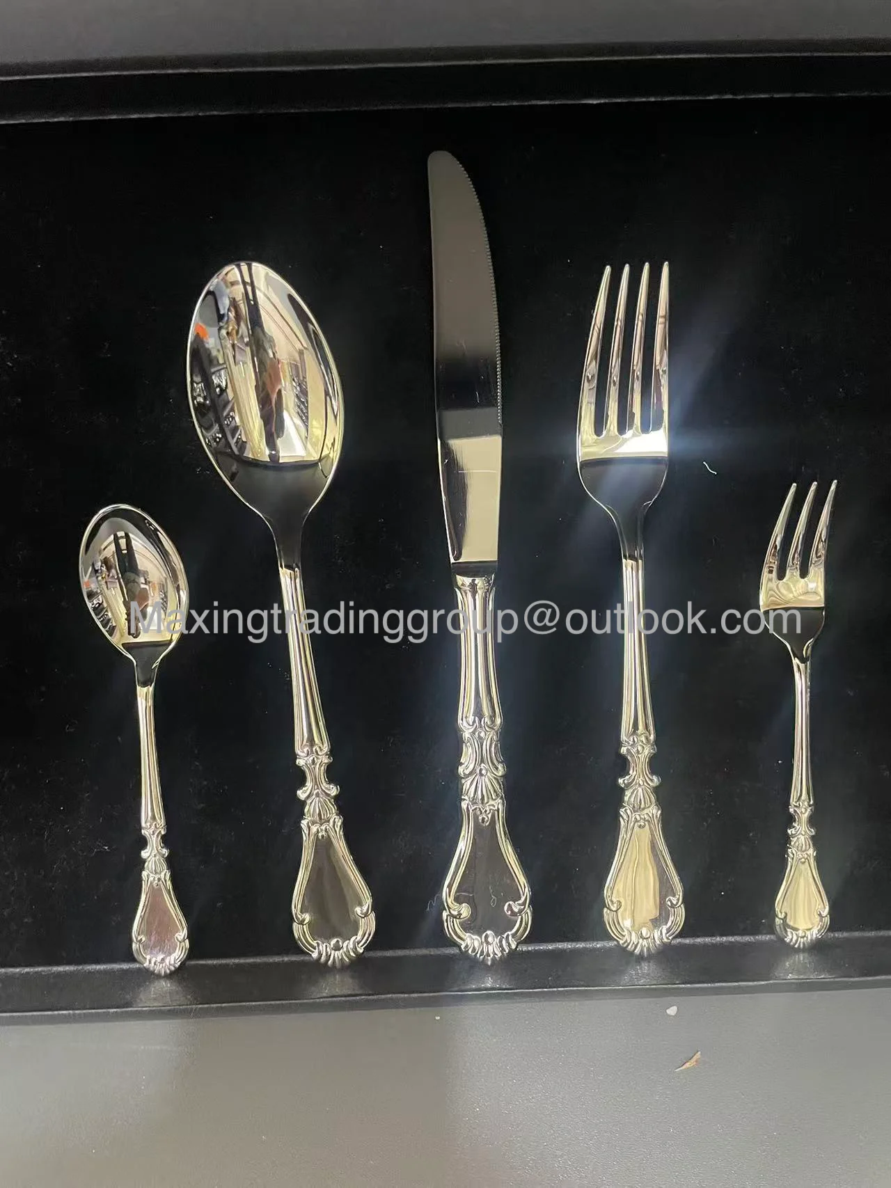 420/304 stainless Steel European-style palace handled Cutlery Set B view 6