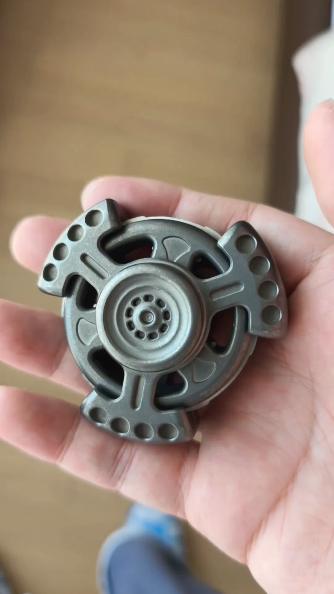 

Гироскоп с кривизной двигателя TMAX Edc на кончике пальца