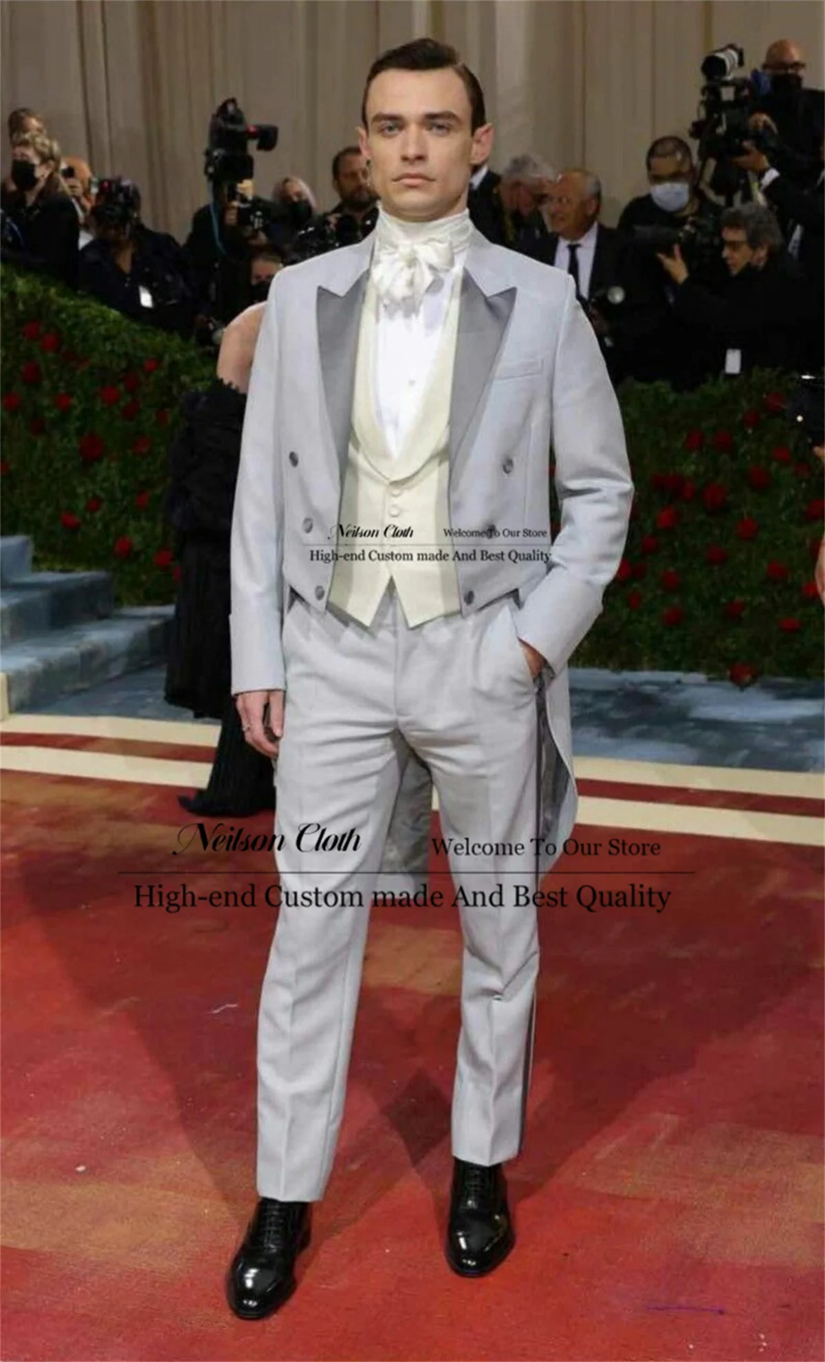 

Fashion Grey Peaked Lapel Male Prom Blazers 3 Pcs Sets Slim Fit Groom Wedding Tuxedos Tailcoat Customized Terno Masculino