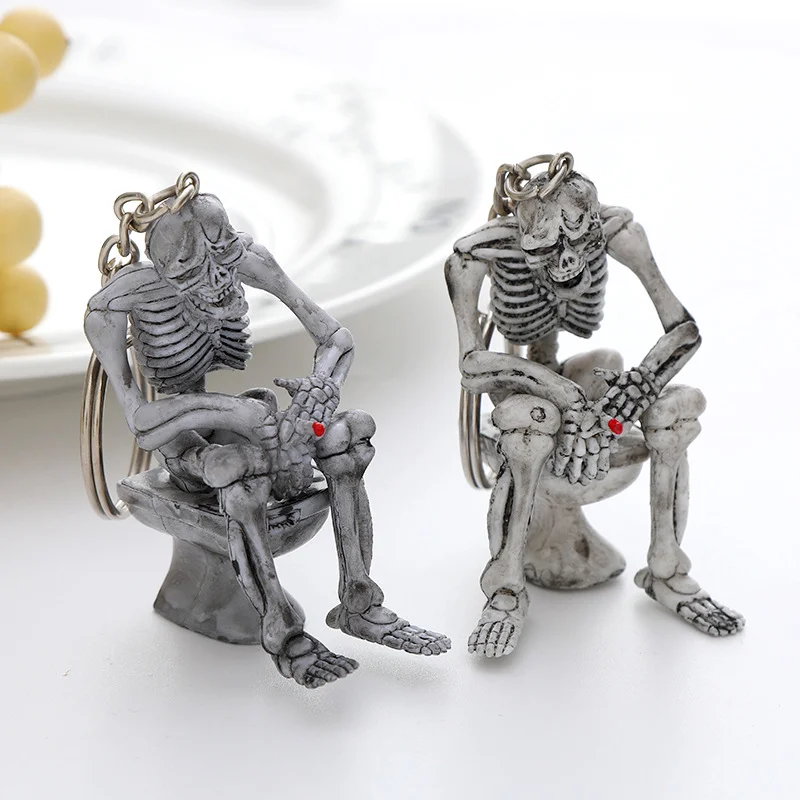 Kreativer Totenkopf-Toiletten-Geist-Schlüsselanhänger, Punk-Skelett, sitzender PVC-Schlüsselring, Auto-Anhänger, witziges Halloween-Geschenk, Retro, lustig – Detail 8