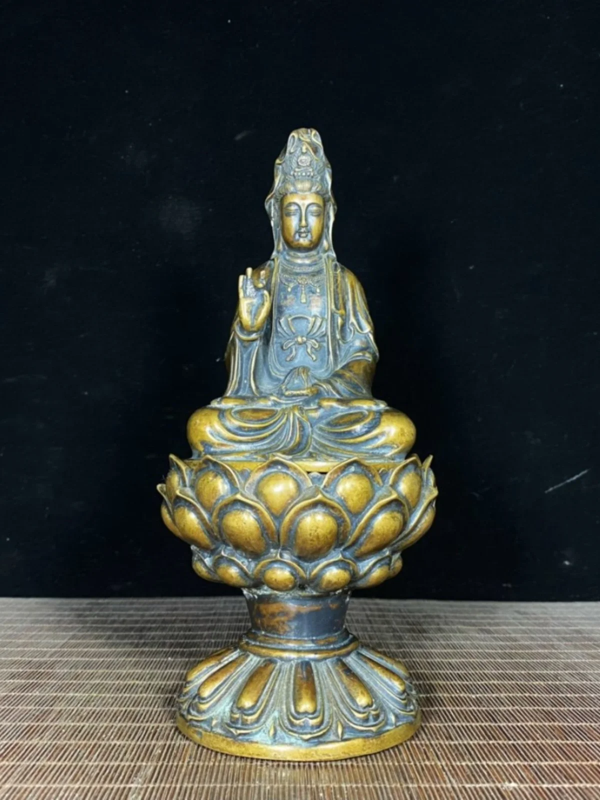 Antique pure copper lotus shaped Guanyin Bodhisattva incense burner ornament, approximately 24.5 centimeters high and 12 centime