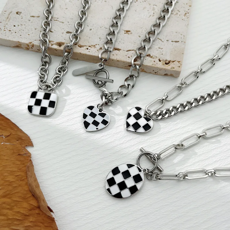 

Titanium steel spliced niche design black and white checkered necklace, women's chessboard heart bag, and checkered pendant