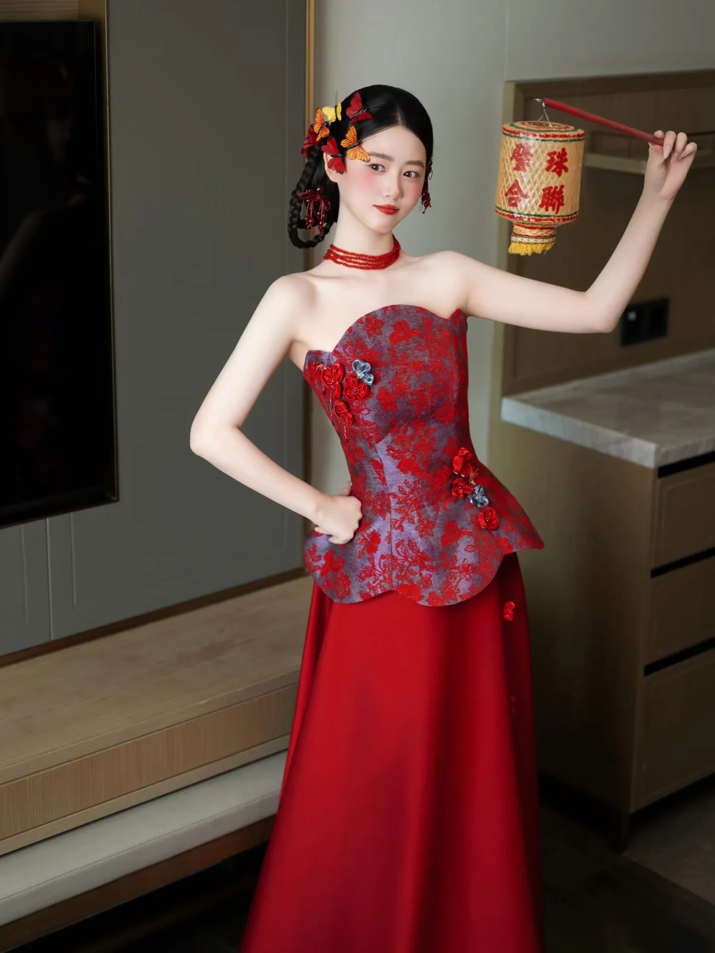 

Элегантное красное свадебное платье в китайском стиле с вышивкой, без бретелек, для женщин, новинка 2026 года, роскошное ощущение