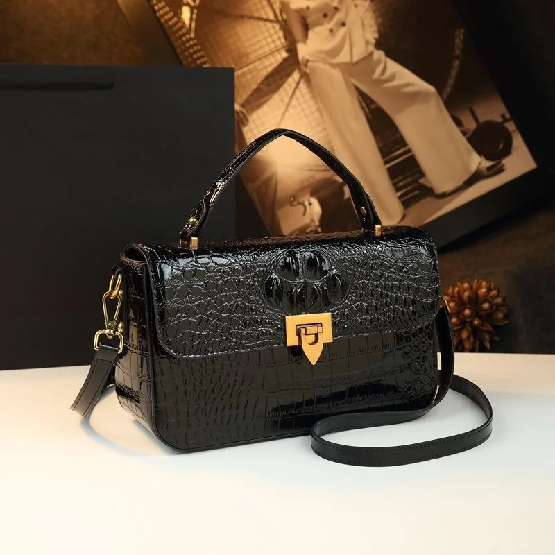 

Elegant Designer Shopping Tote Diaper Bag For Women Luxury Leather Large Capacity Stylish Crossbody Handbag For Errand Day