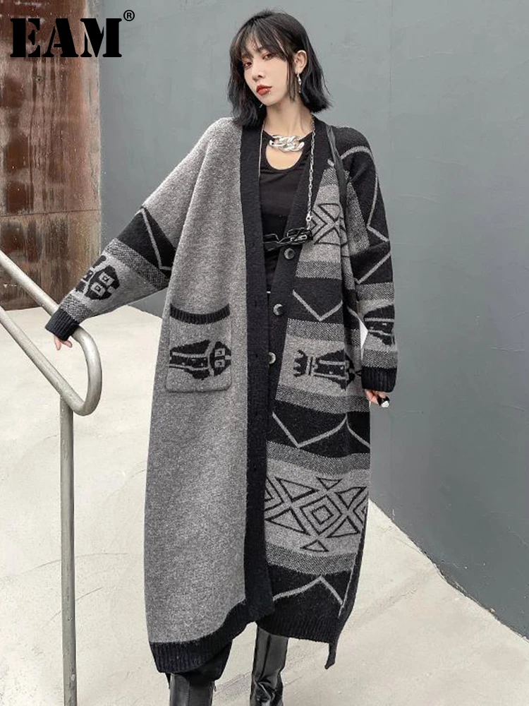 [EAM] Gray Pattern Big Size Long Knitting Cardigan Sweater V-Neck Long Sleeve Women New Fashion Tide Spring Autumn 2024 1DH7635