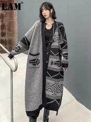 [EAM] Gray Pattern Big Size Long Knitting Cardigan Sweater V-Neck Long Sleeve Women New Fashion Tide Spring Autumn 2024 1DH7635