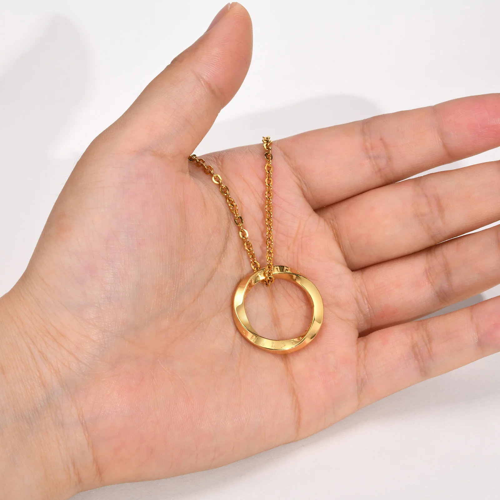 Nordische Wikinger-Anhänger-Halsketten für Männer und Frauen, gedrehter Edelstahl-Schmuck, Dreieck-Charm, geometrischer Kragen, Party-Geschenk – Detail 20