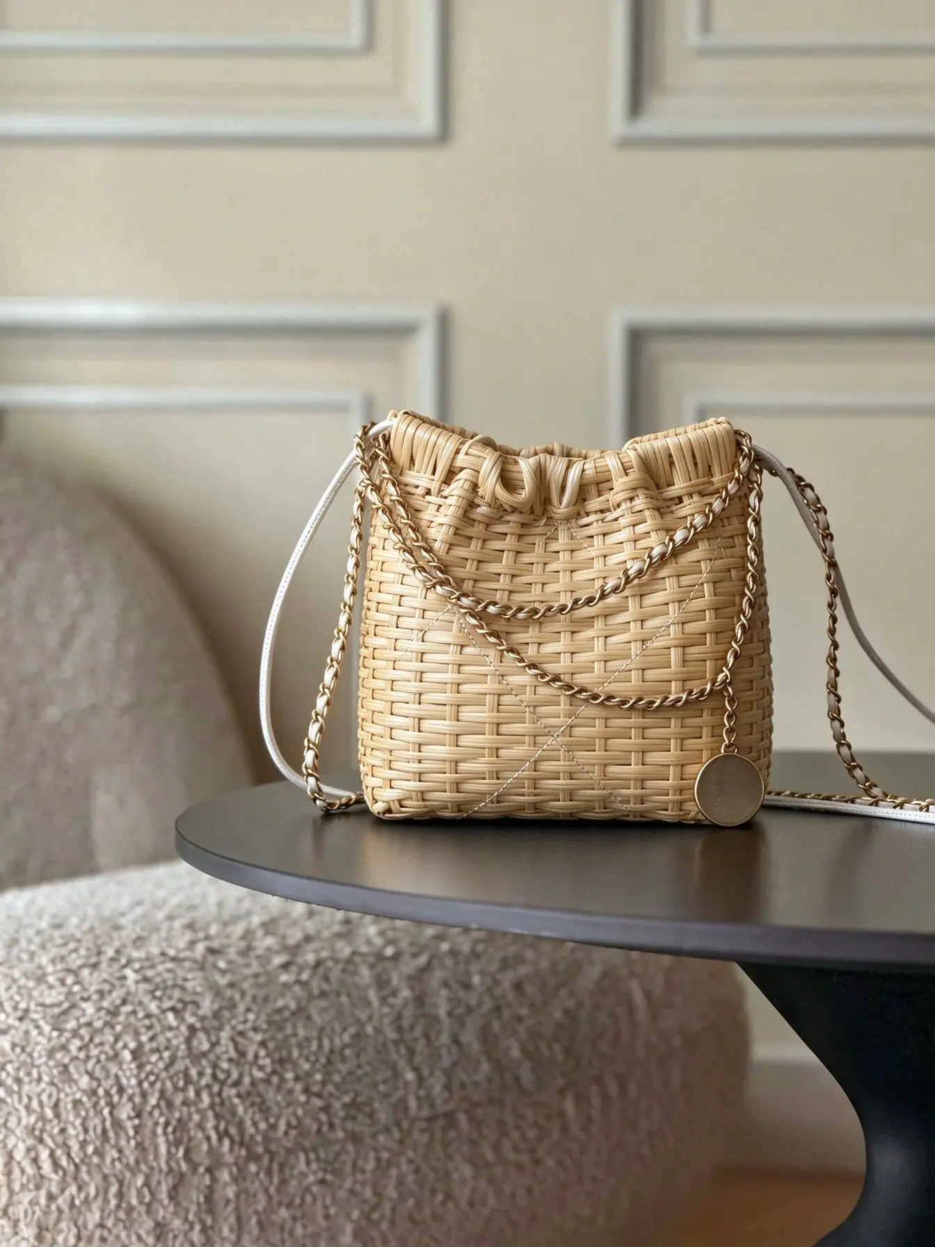 Women Rattan Woven Drawstring Bucket Bag Metal Chain Strap PU Shoulder Strap Summer Beach Wicker Crossbody Purse