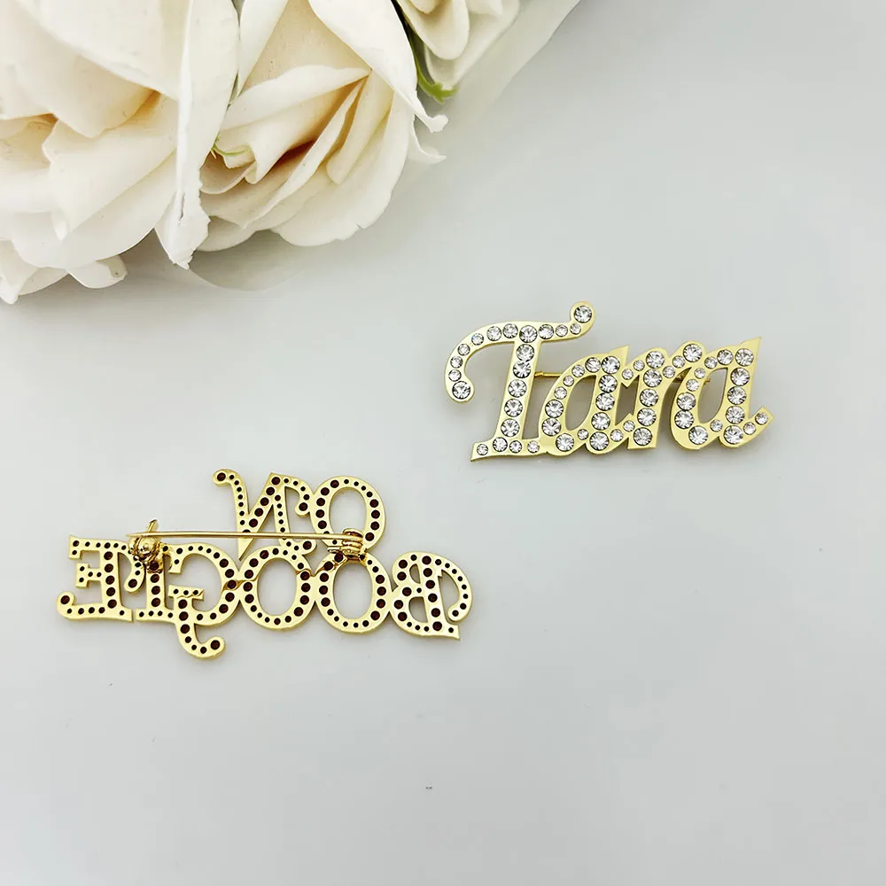 DODOAI Custom Name Brooch Personalized Diamond Letter Badges Stainless Steel Customized Logo Brooch Women Men Jewelry Gifts