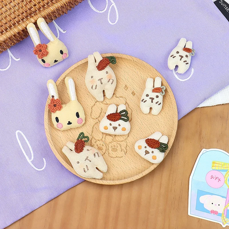 

3D Cartoon Bunny Rabbit Brooch Plush Carrot Design Handmade Fabric Lapel Pin for Clothing Bag Decoration Cute Animal Accessory