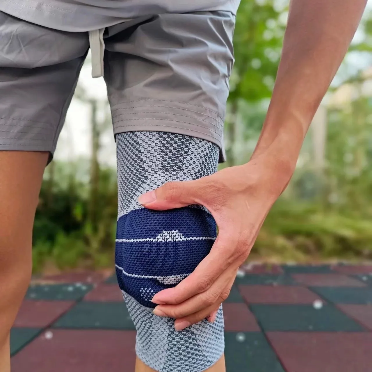 

Basketball, Soccer, Badminton, Fitness Sports Anti-Slip Knee Pads. Meniscus Protector Anti-Slip Style.