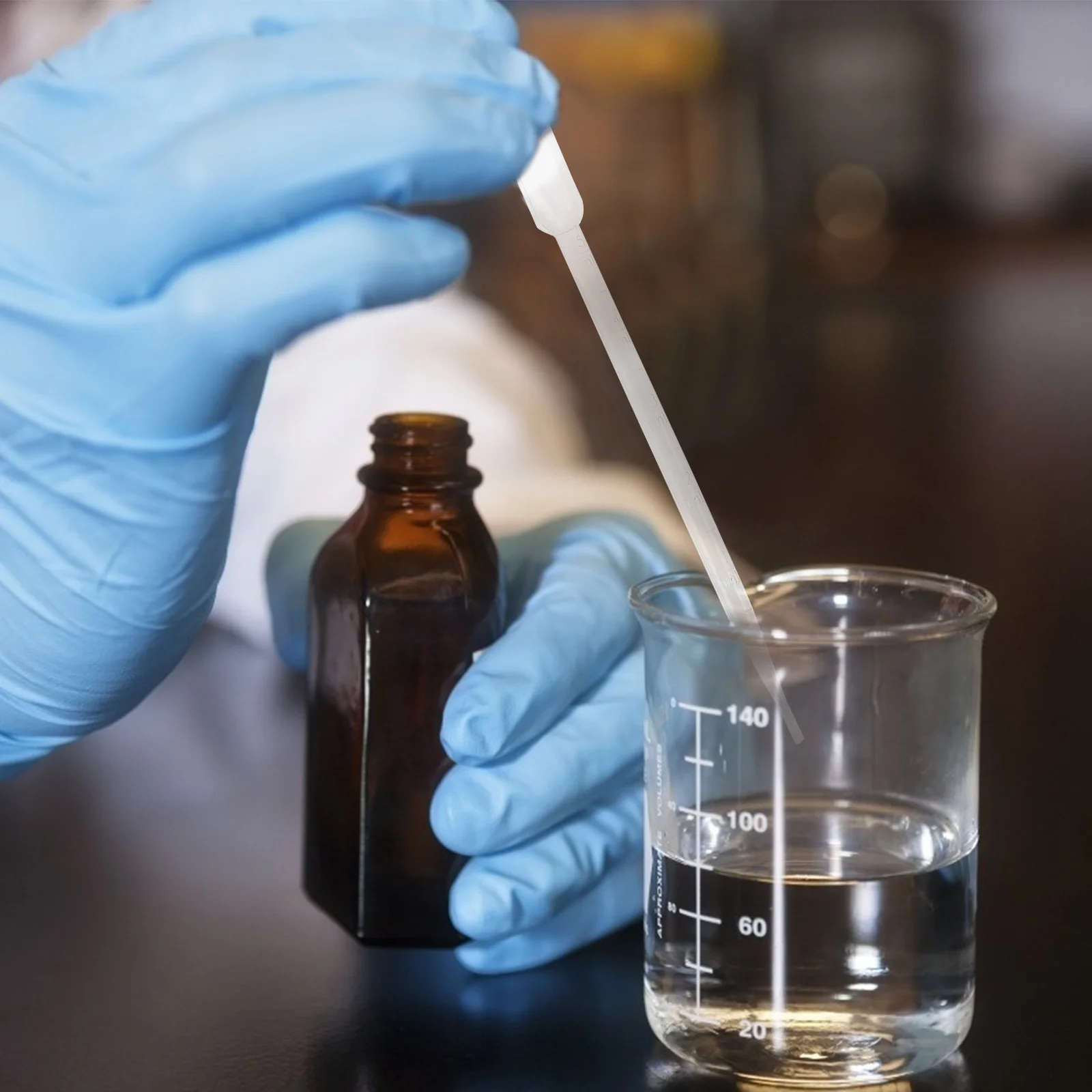 

50Pcs Disposable Plastic Pipettes 5ml Graduated Droppers for Laboratory Experiment Aromatherapy Essential Oil Mixing