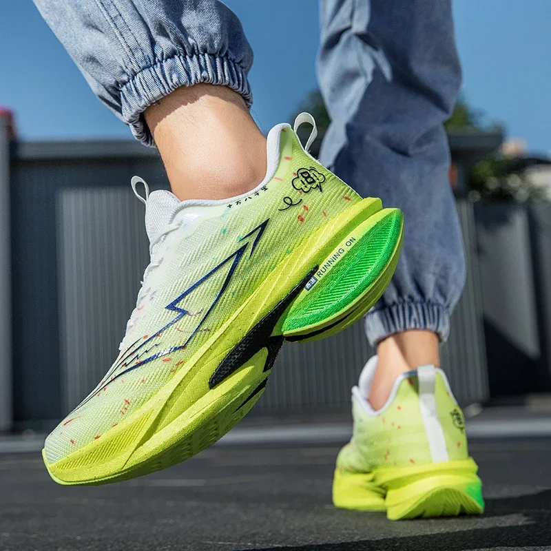 أحذية التخميد سباق للجنسين جديد تنفس المضادة للانزلاق أحذية رياضية فاخرة المدرب سباق أحذية رياضية تنفس موضة احذية الجري
