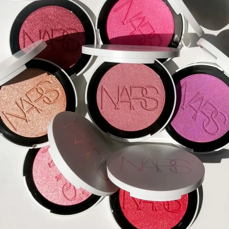 NARS’ Iconic Blush Light Reflecting™ Luminizing Blush Pearlescent Blush Powder Blush Inflatable Ambient Color Good Complexion