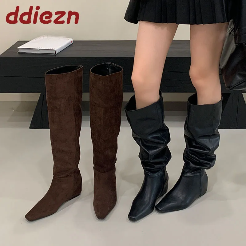 

Новая обувь, плиссированные женские сапоги до колена, женская обувь из флока, модные женские высокие сапоги, увеличивающие рост, обувь без шнуровки