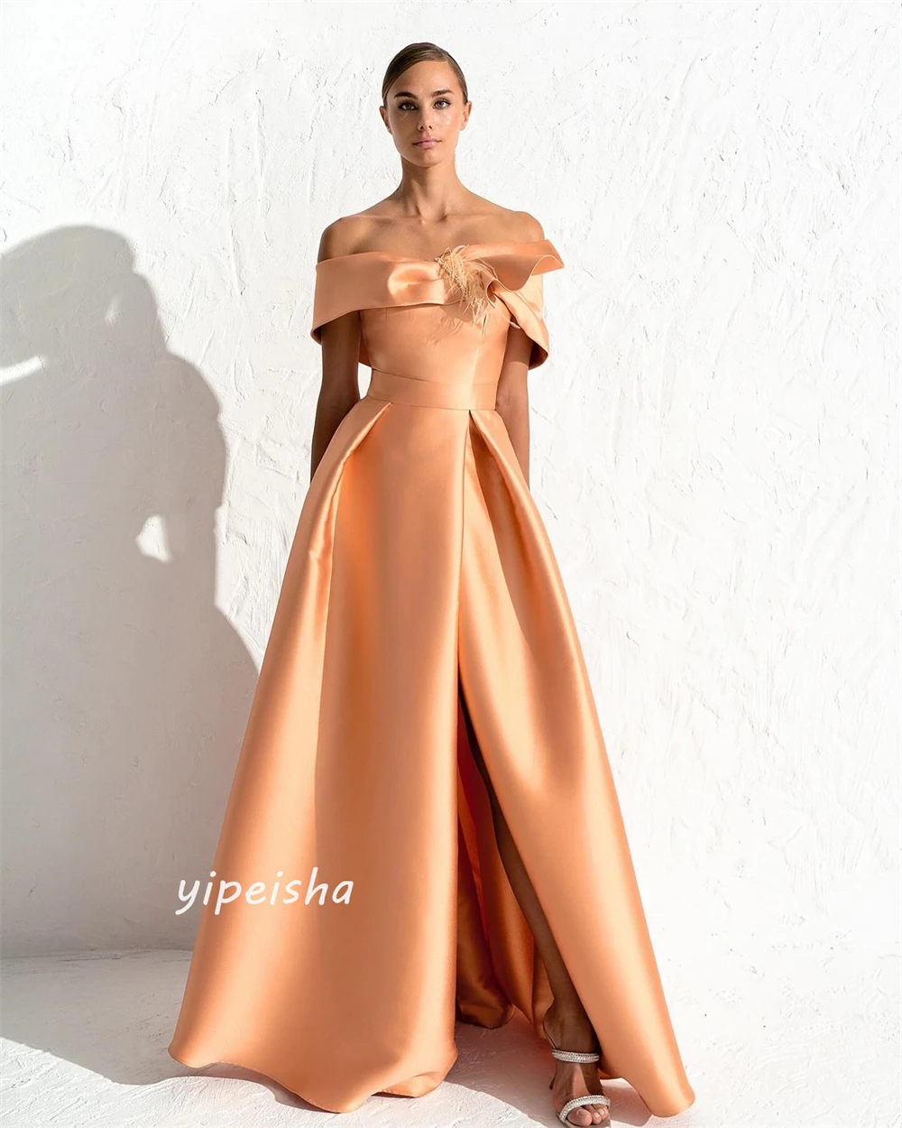 Customized Sparkle Exquisite  Modern Style Formal Evening Off The Shoulder Floor-Length Ball Gown Feathers Satin  Dresses