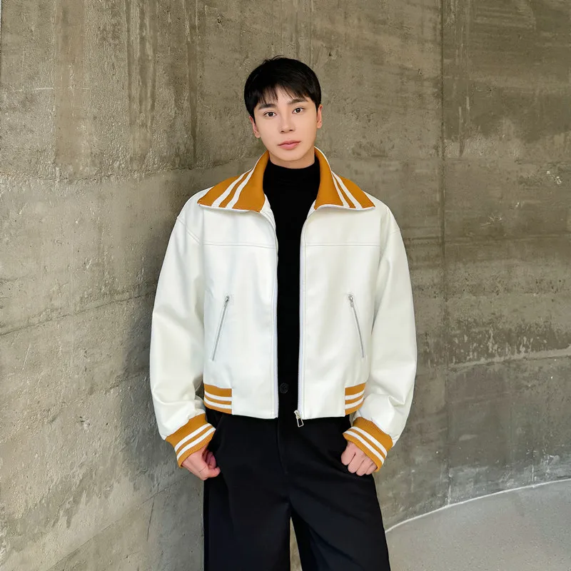 

Men Korean Streetwear Fashion Loose Casual Vintage Large Collar Splice White Leather Short Bomber Jacket Male Coat Stage Clothes