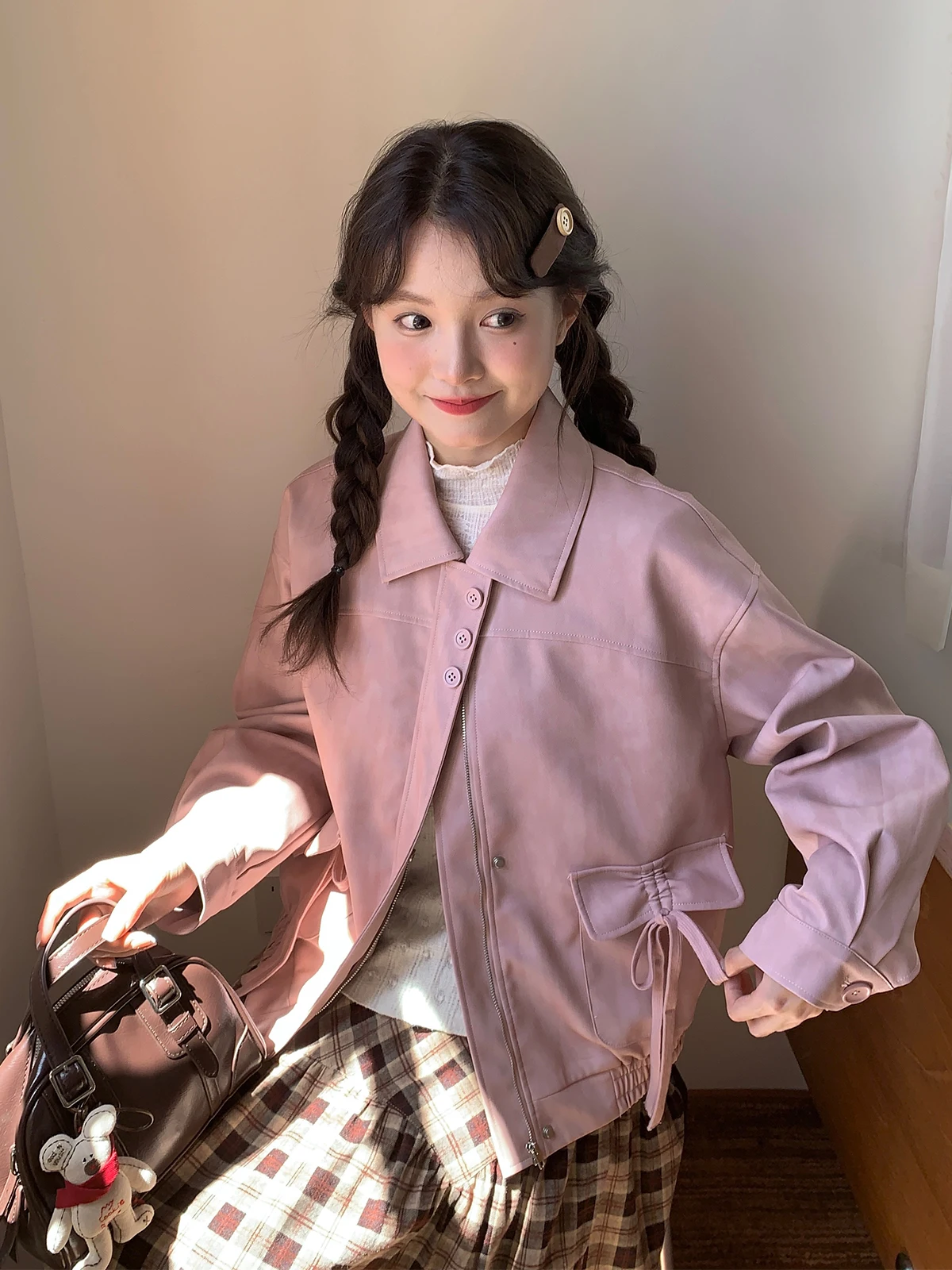 Jaqueta de Couro Rosa com Design Solto e Gola Flip para Mulheres, Fechamento com Zíper, Manga Longa, Primavera e Outono