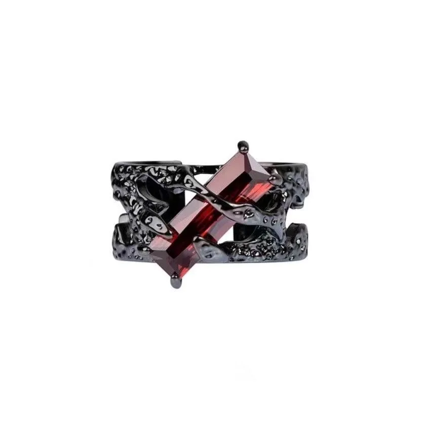 

2024 New Punk Black Rings Thorns Vine Twine Red Rhinestones Hollow Unsex Couple Finger Ring for Women Men Jewelry Gift