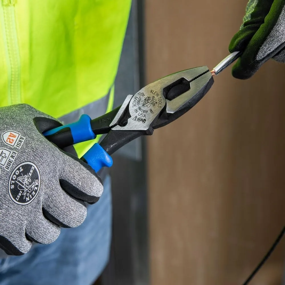 كماشة كلاين توولز عالية الرفع مقاس 9 بوصات مع ميزات سحب الشريط وعقص الأسلاك، مصنوعة في الولايات المتحدة الأمريكية