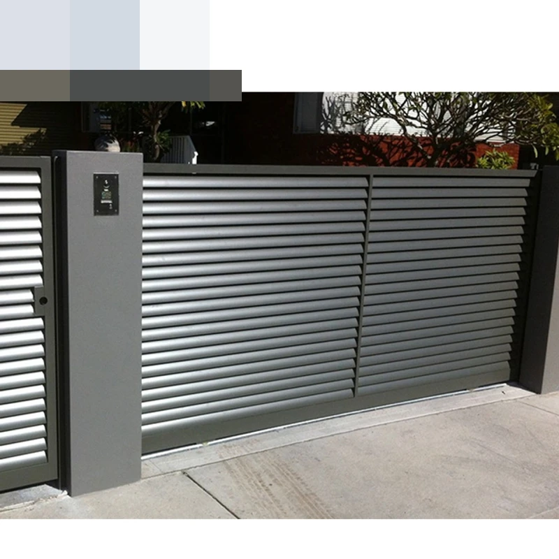 Terrasse de jardin extérieure belle et élégante avec clôture en aluminium pour protéger la confident