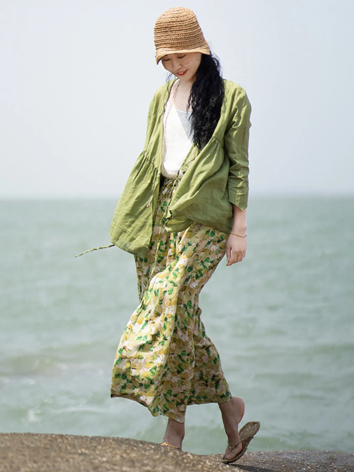 

Летние тонкие прямые широкие брюки с ретро-принтом и поясом для похудения, повседневные брюки с девятью точками, свободный крой, удобные брюки...