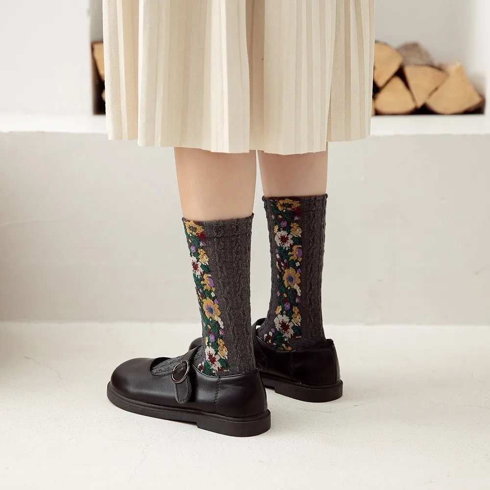 5Pairs Retro Vintage Floral Stickerei Socken Harajuku Streetwear Medium Rohr Socken Schweiß absorbieren Weiche Ethnische Stil Socken Frauen