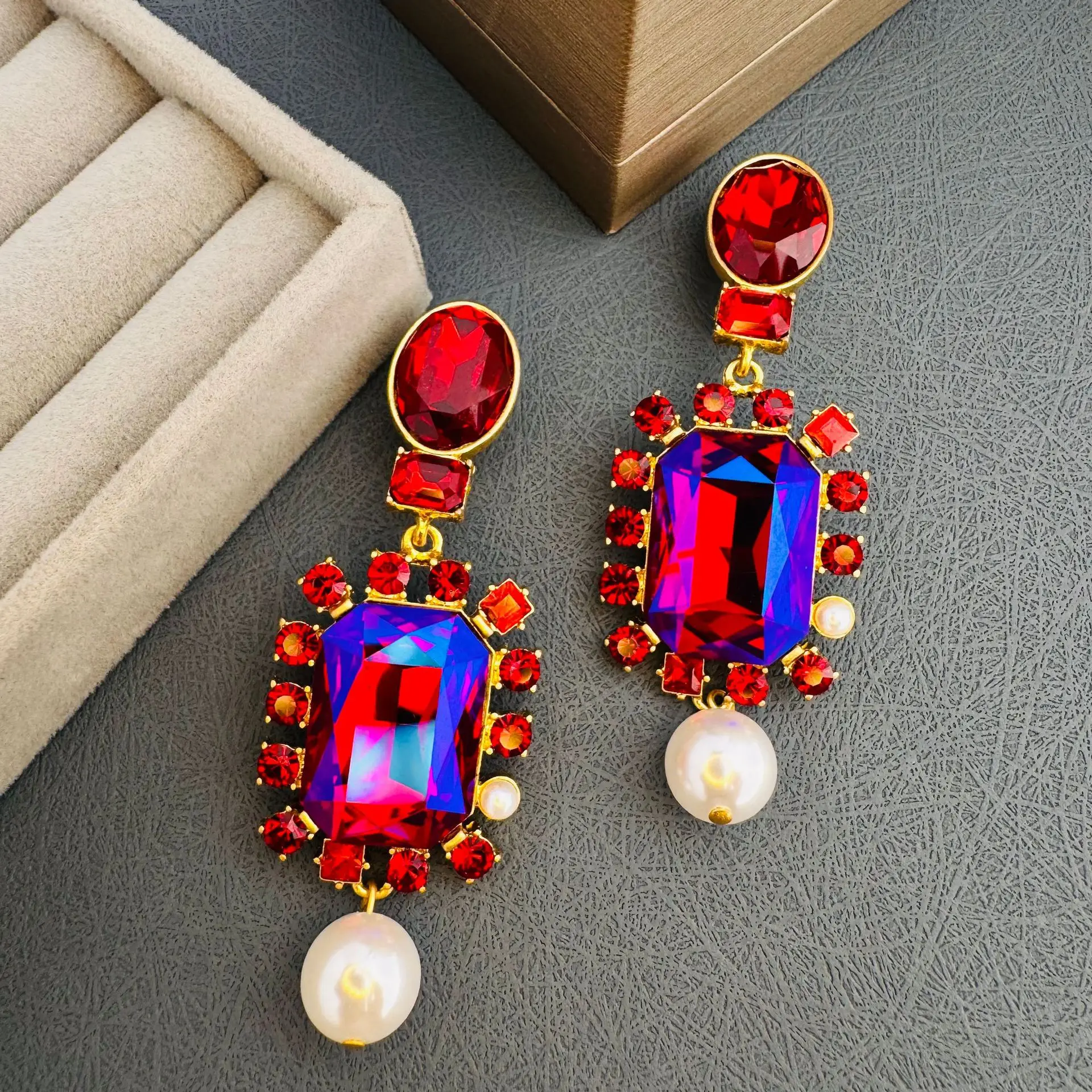 

Dalarenta style antique pearl and rhinestone ladies' ear clips