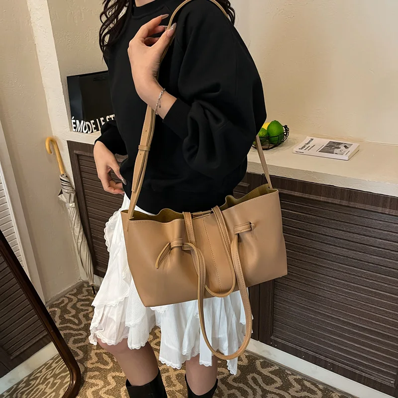 Vintage Casual Pu Leather Shoulder Bag For Women, Large Magnetic Crossbody, Versatile Drawstring Wings Tote For Commute & Travel