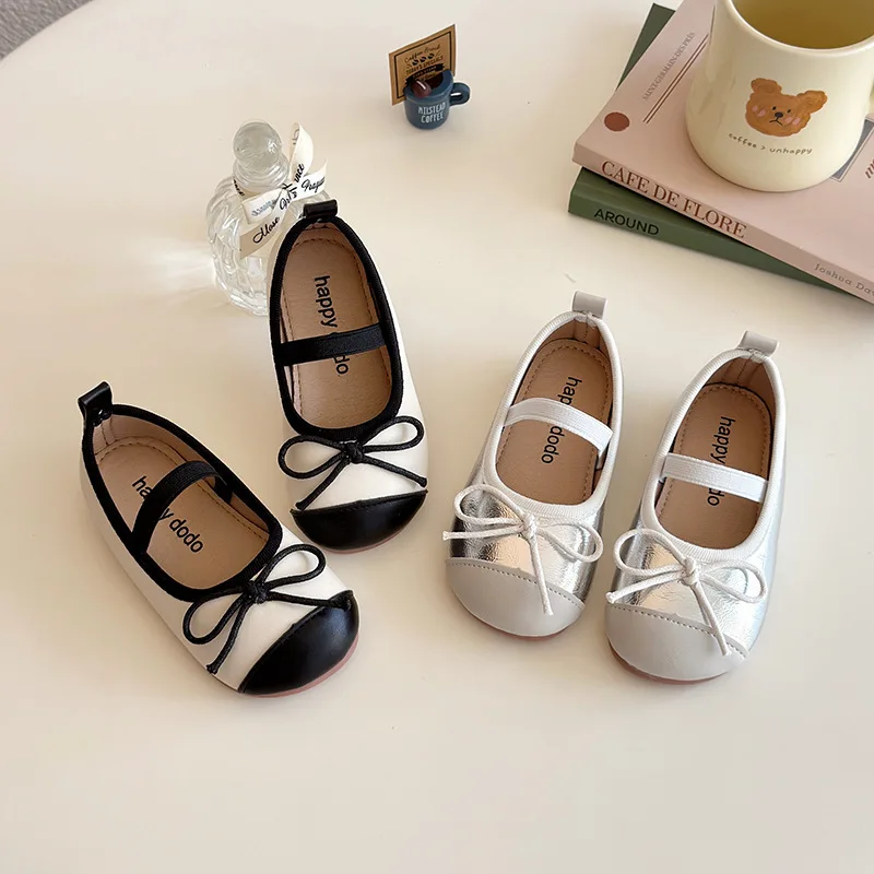 

Детская повседневная обувь, туфли принцессы из искусственной кожи на низком каблуке, весенняя обувь для девочек ​ Мягкое дно ​ Серебряные белые туфли, размер 21-30.