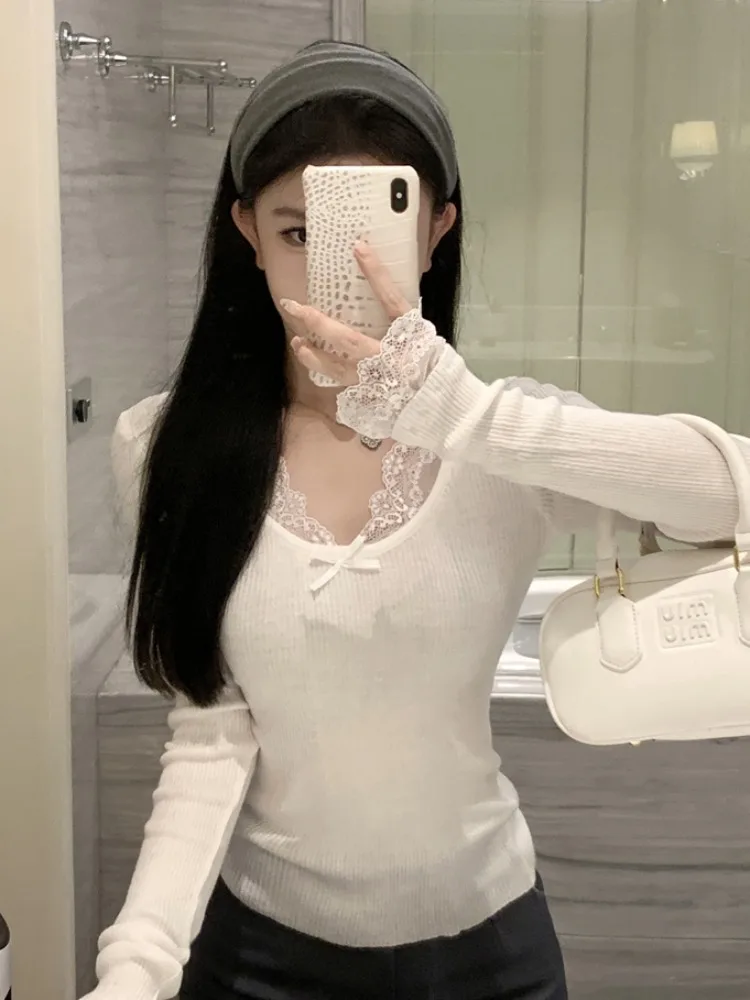 

Slim Fit Long Sleeve Lace Patchwork V-Neck Knitwear White Sexy Girl Tight Base Shirt Office Style Simple Design Autumn Top