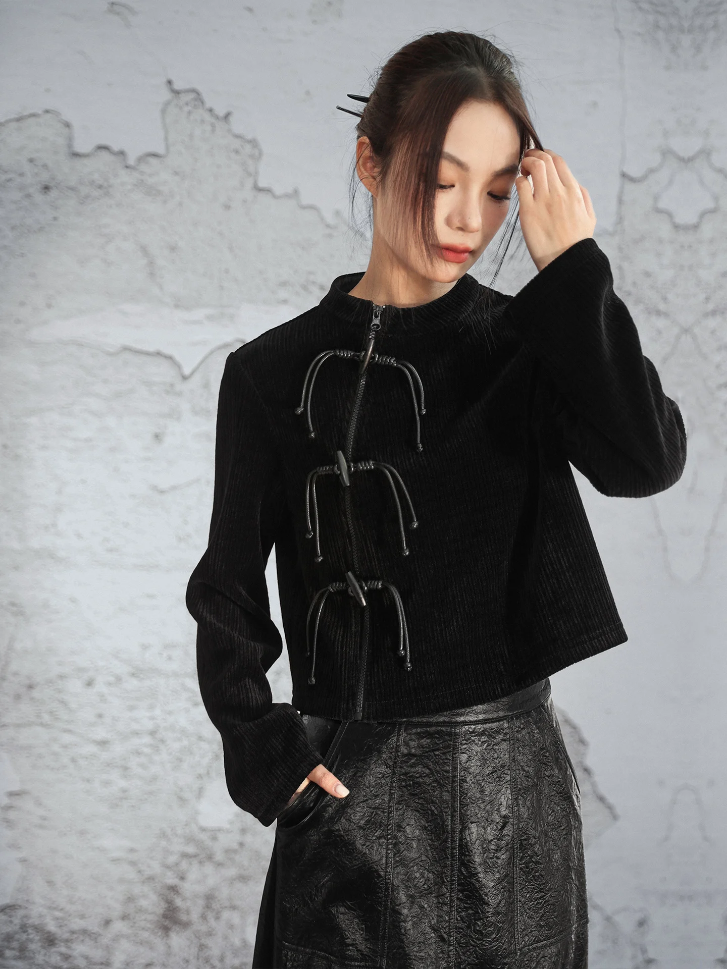 

Женский вязаный свитер в стиле ретро с пуговицами и поясом, свободный крой, топ для зимы, полиэстер, прямой крой