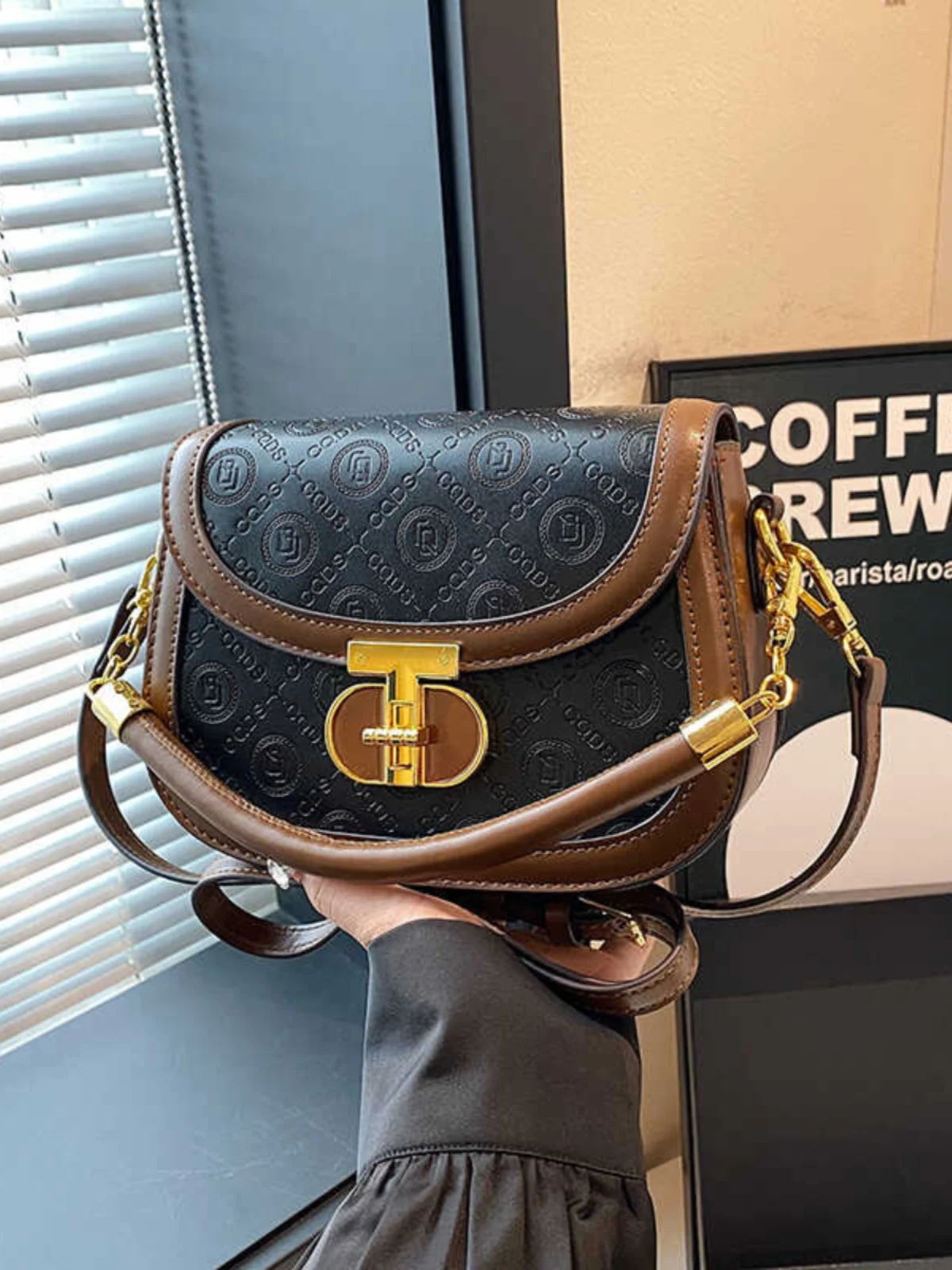 Luxury designer handbag bag female 2025 new fashion all-match ladies embossed saddle bag high-end one-shoulder messenger bag