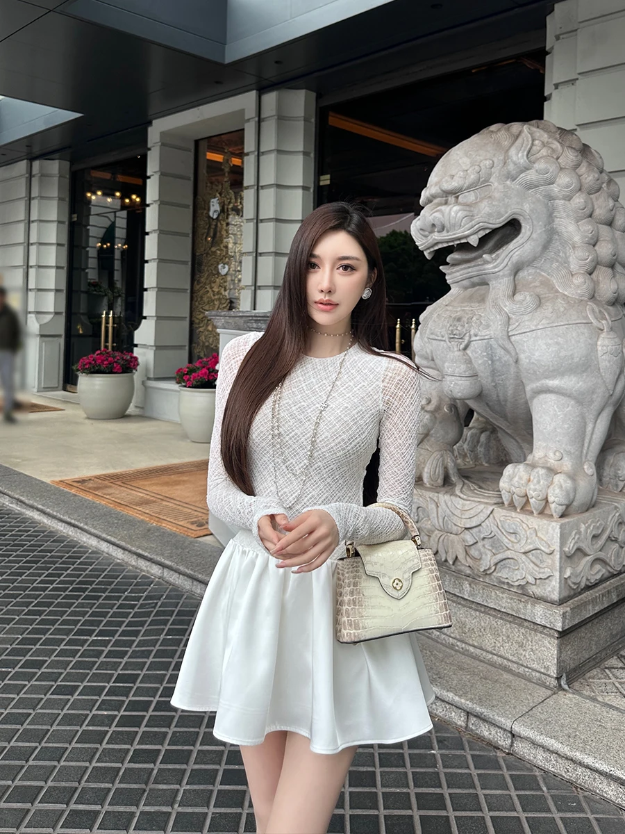 

Ele Long Sve Lace Patchwork Silk Satin Fit And Flare Dr Par Gown ort Skirt by àn Xǐ uō Spring 2025 Collection