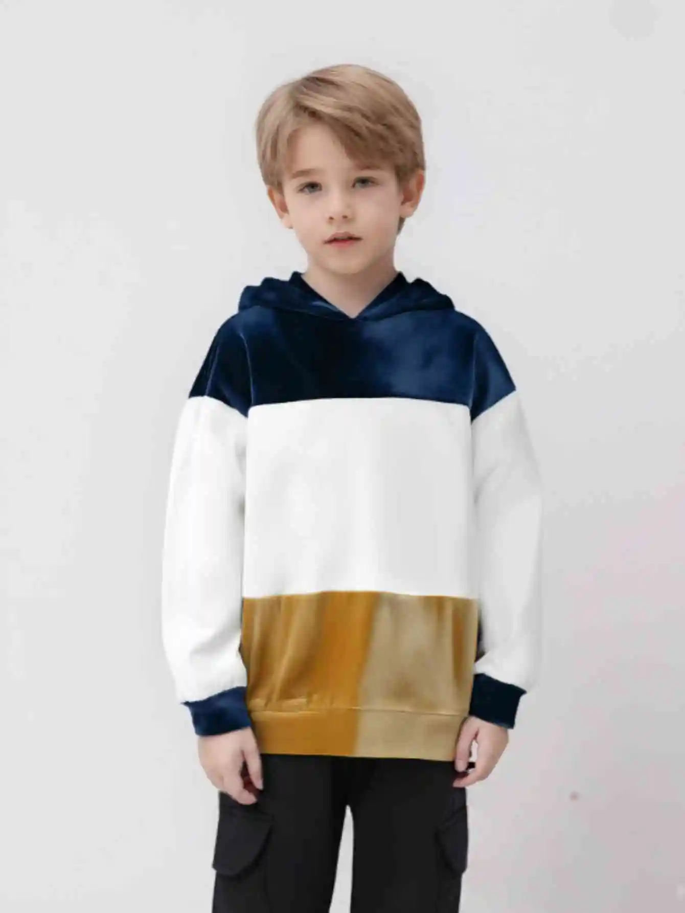Three-Color Hooded Sweatshirt - a Must-Have for Casual and Fashionable