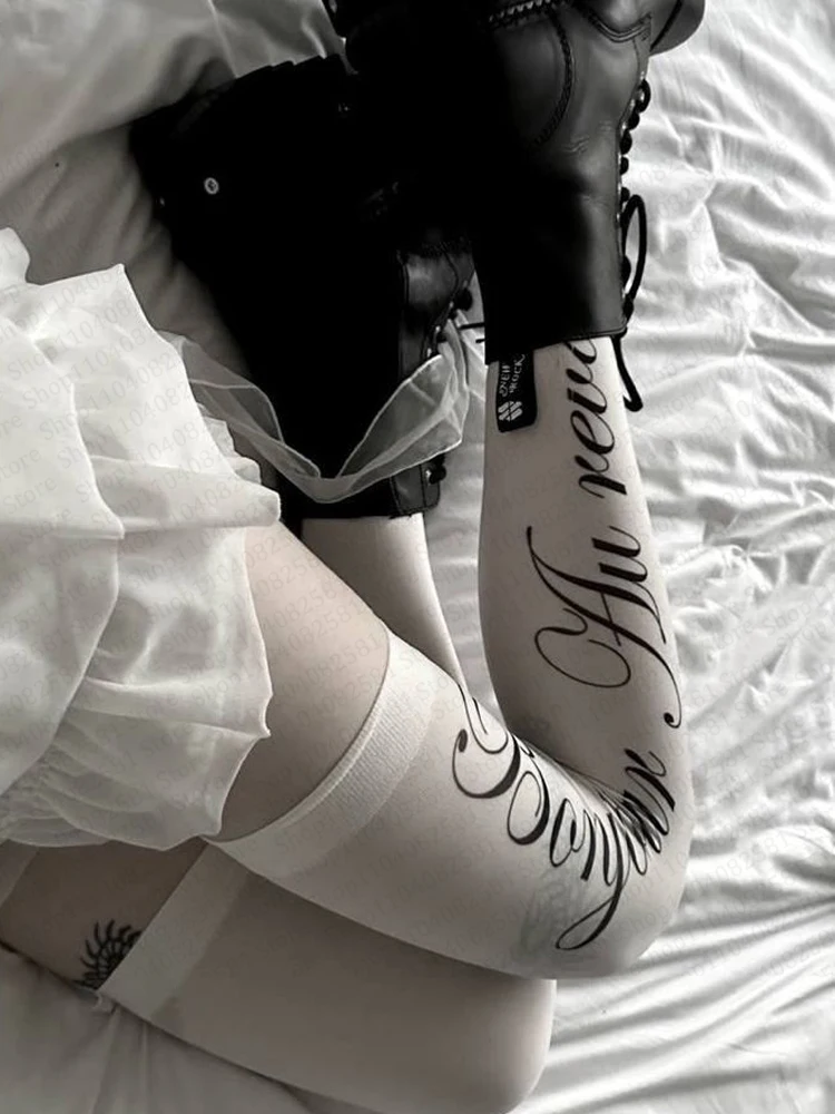 Calcetines largos góticos blancos con estampado de letras retro, calcetines hasta la rodilla ajustados Harajuku, estilo Y2K, calcetines bonitos de moda para cosplay Kawaii 2000s Emo