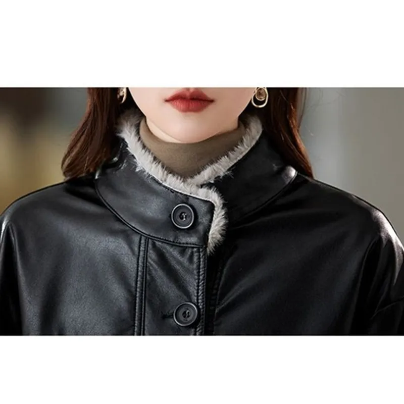 ขาตั้งคอกํามะหยี่หนาสั้นเสื้อหนังฤดูใบไม้ร่วงฤดูหนาวใหม่แฟชั่นแขนยาวหลวมแจ็คเก็ตหนังหญิง B1334