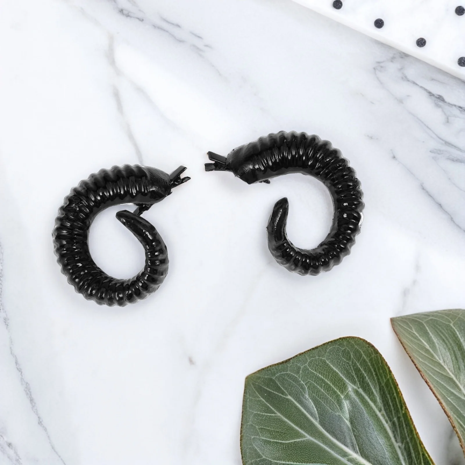 

Black Sheep Horns Hairpin Pair Artificial Lightweight Fancy Hair Accessory For Halloween Cosplay Costume Party Wedding Festival