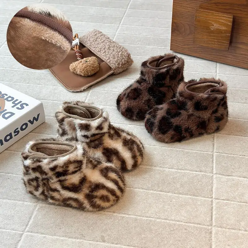 

Kawaii повседневная обувь, модная детская обувь для девочек, плюшевые короткие сапоги с леопардовым принтом и головой манго, новинка зимы 2024, пушистая обувь для прогулок