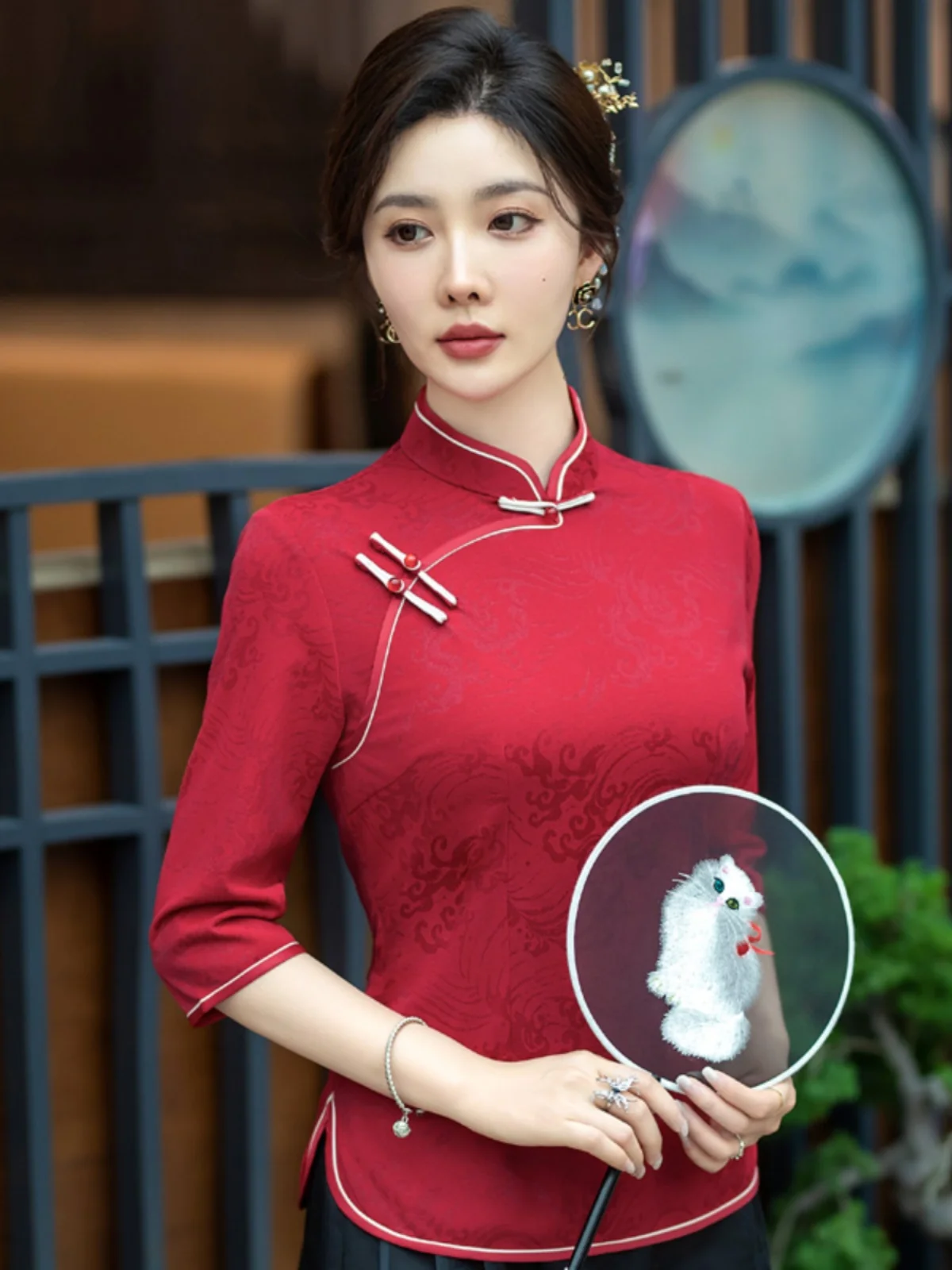 

Red Traditional Chinese Sle Top New 2024 Embroidered Svel Mommy Clothes Tang Costume Base irt ort Cheon...