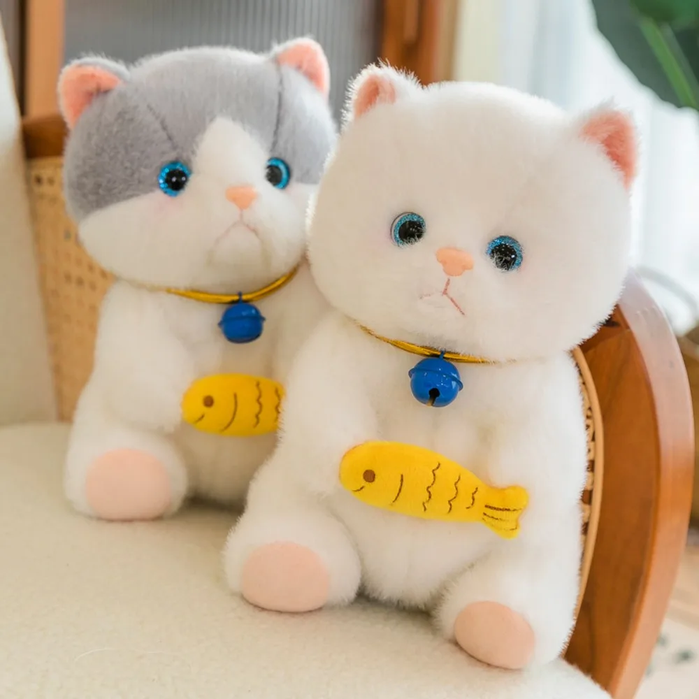 

Коротник-колокольчик, ест рыба, кошка, плюшевая игрушка, мультяшная милая маленькая кошка, плюшевая кукла, мягкая плюшевая игрушка маленького кота, Рождественский подарок
