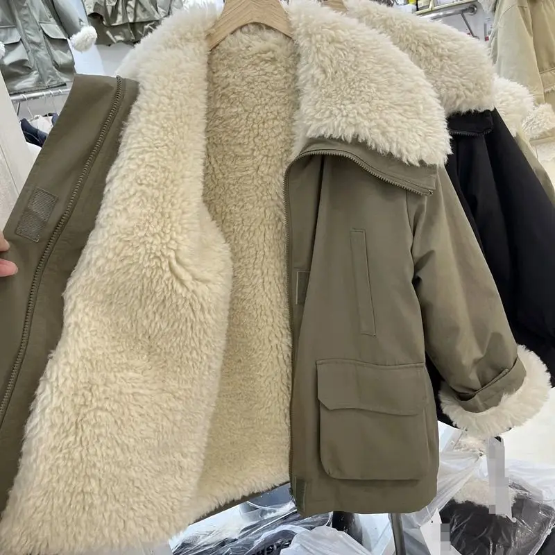 

Large lapel velvet thickened casual coat for women's 2025 winter new tooling pie to overcome women's high-end top