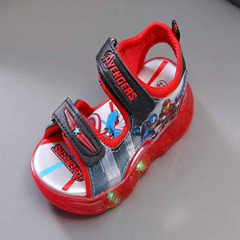 Bambini ragazze sandali estivi Led scarpe luminose luminose ragazzi Cartoon Captain America pantofole bambino Sport Running scarpe da spiaggia