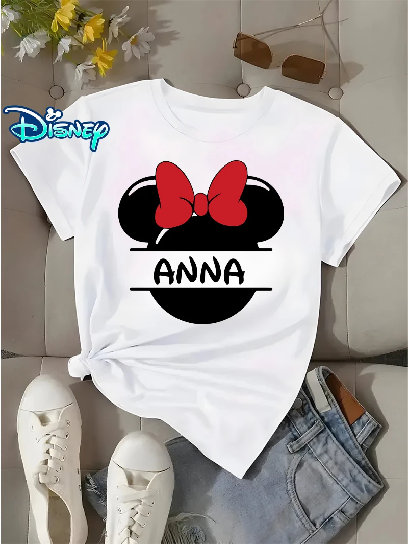 Camiseta de mujer con estampado de Minnie de Disney: manga corta blanca con lazo rojo y palabras "ANNA" para moda casual y deportes