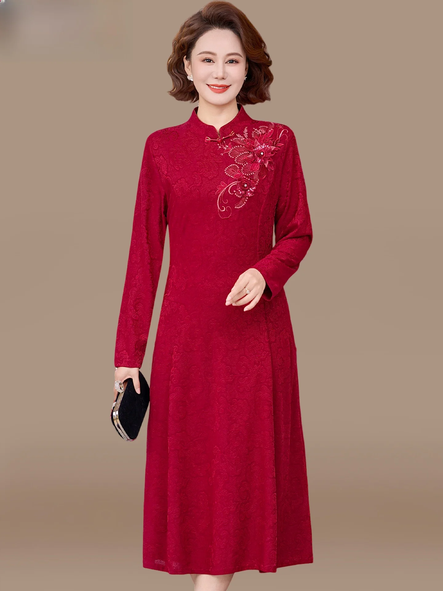 

Стильное весеннее платье для гостей на свадьбу для женщин среднего и старшего возраста: комфортное, средней длины, с цветочным принтом