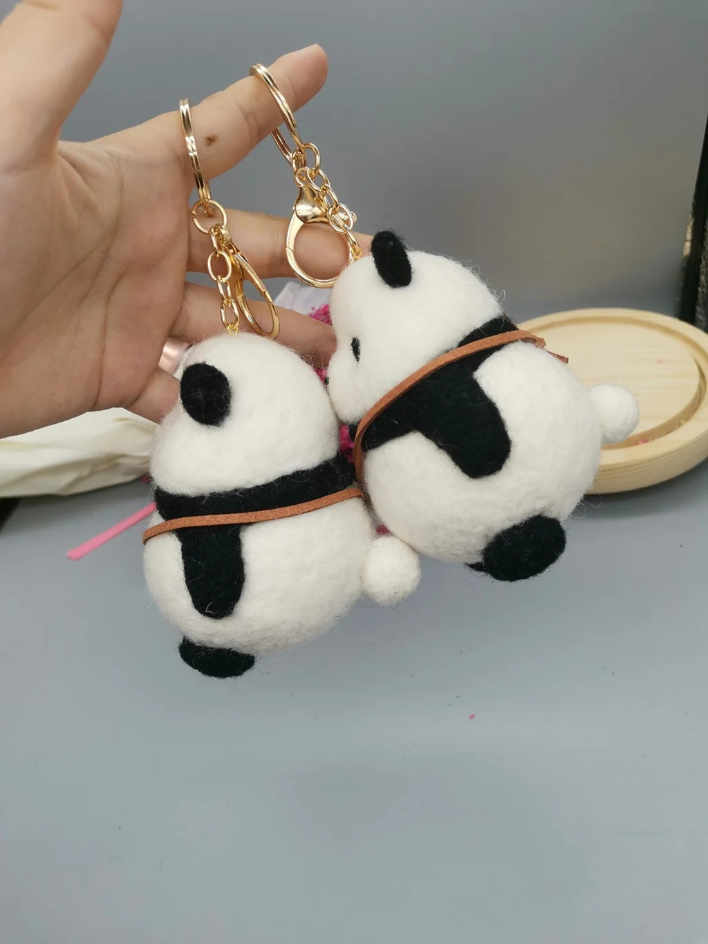 Mini bambola carina da 10 cm fatta a mano in feltro di lana Panda tasca da elfo ciondolo giocattolo animale mostro regalo ornamento per ragazza