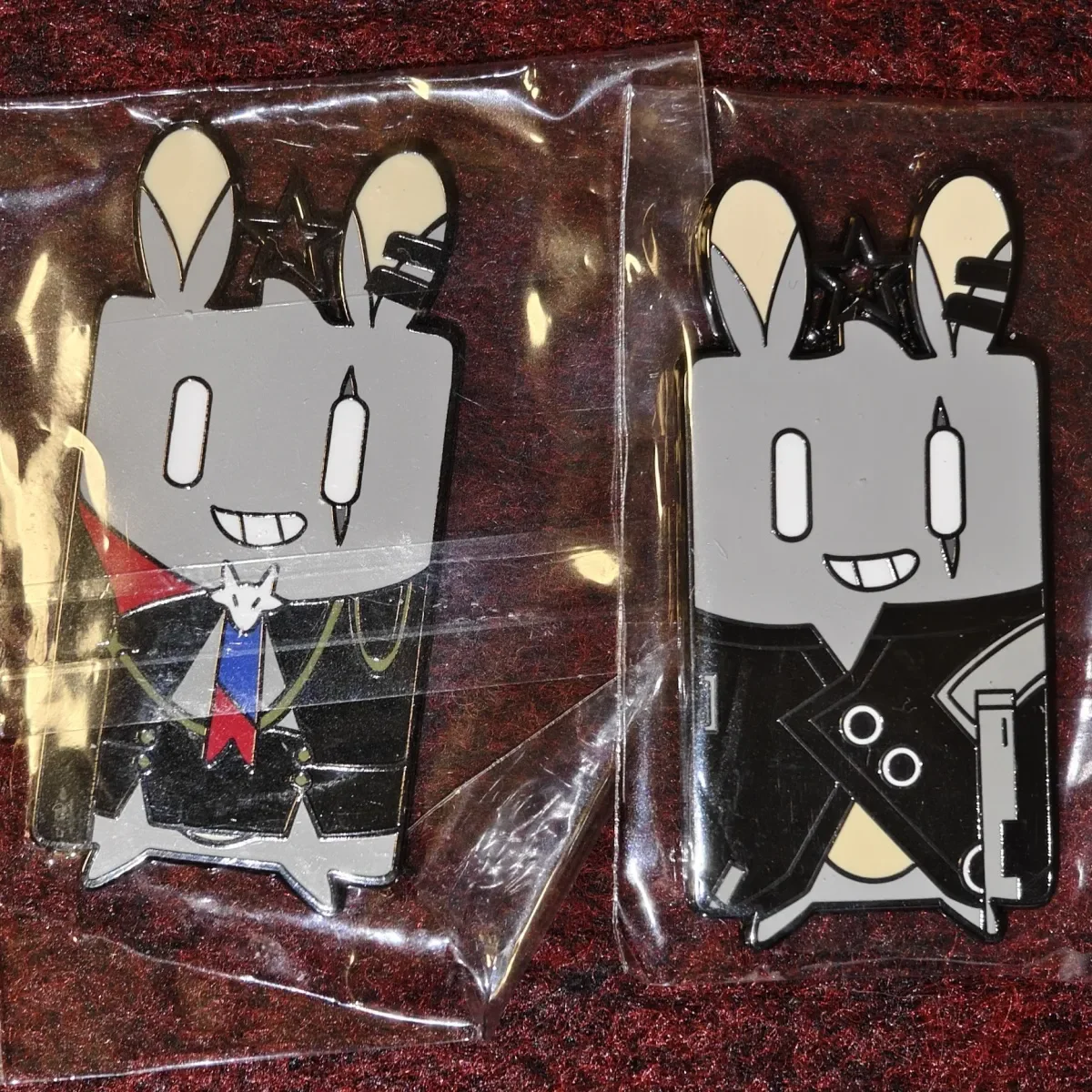 لعبة الفرسان لابلاند ديكادنزا دبليو تأثيري أنيمي Q نسخة أرقام شارة معدنية بروش قلادة اكسسوارات هدية الكريسماس