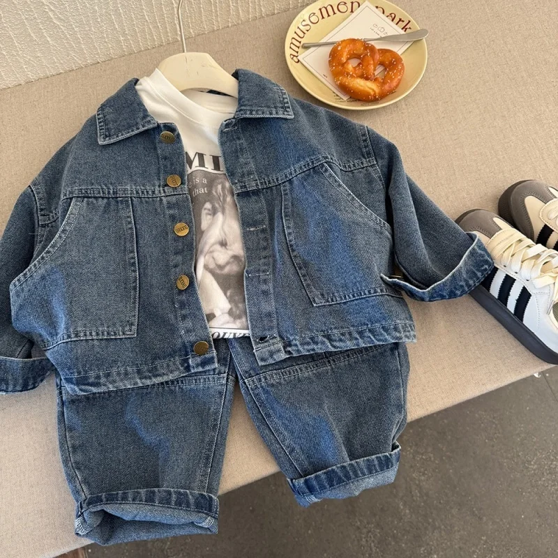 Ragazzi 2025 Top + Pantaloni Set da due pezzi di nuovi prodotti primaverili e autunnali Set di vestiti superiori e inferiori per bambini Completi per bambini